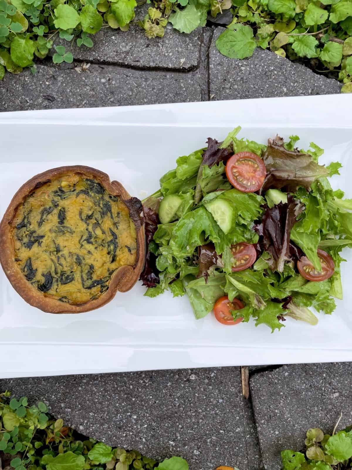 Quiche épinard & artichaut  avec Salade