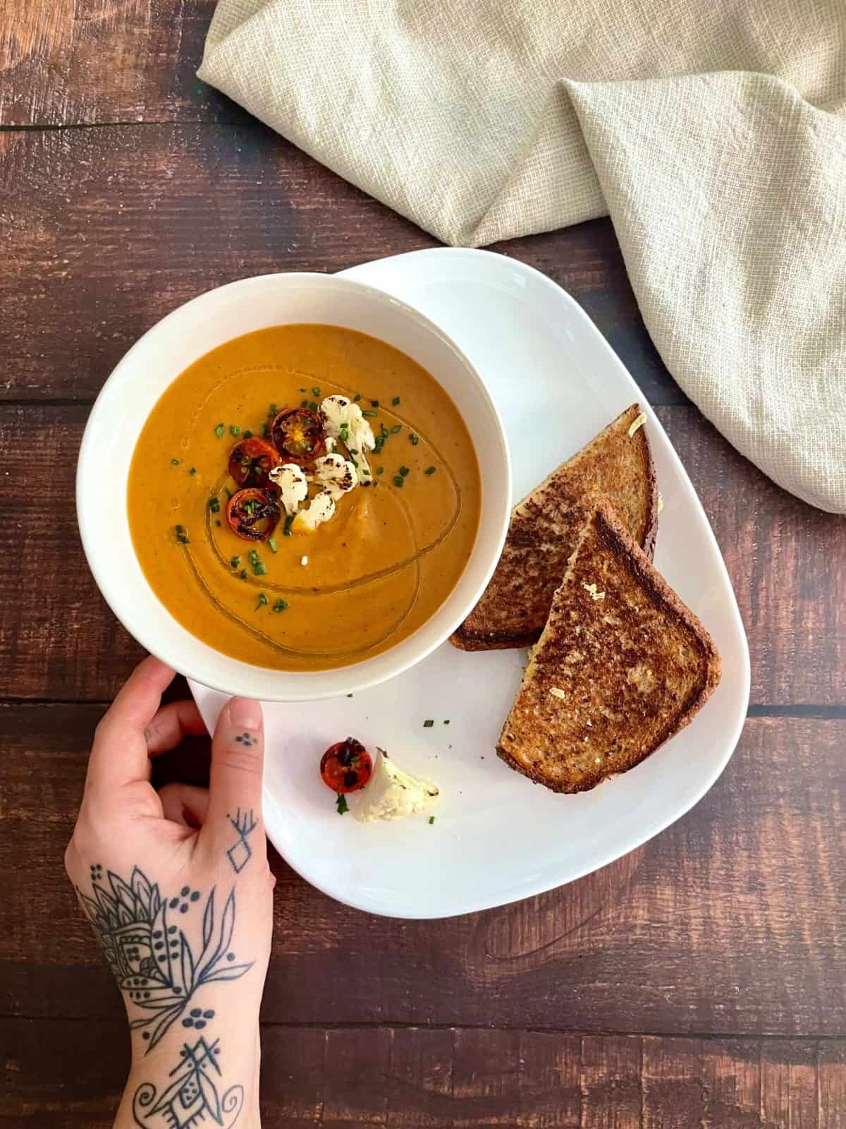 Bisque tomate & chou- fleur rôti